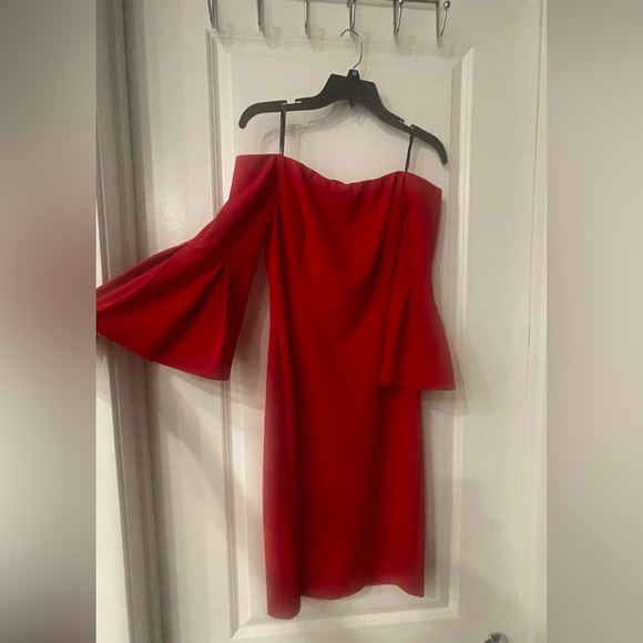 Red Vince Camino bell sleeve off shoulder - Picture 2 of 2